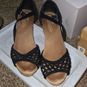 TOMS Low Wedge Sandlas